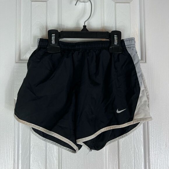 Nike Dri Fit Girls Black Shorts M 10 - Picture 1 of 2